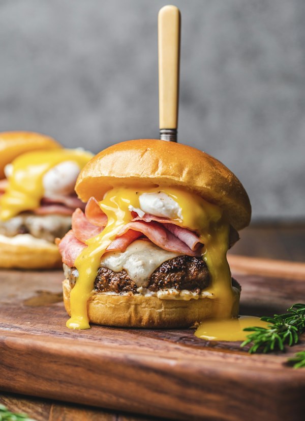 Double Dizengoff burger